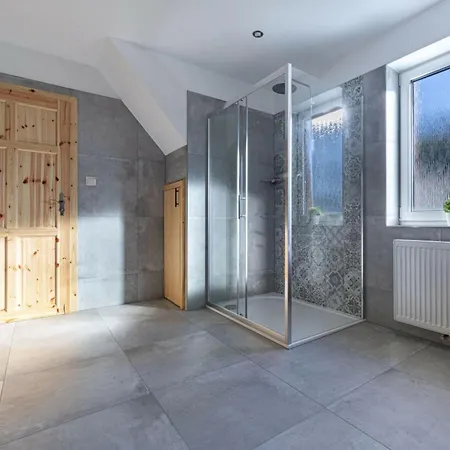 Spacious With Swimming Pool ヴィラ Horní Podluží