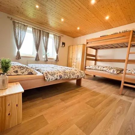 Spacious With Swimming Pool 别墅 *