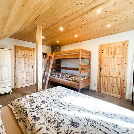 Spacious With Swimming Pool ヴィラ Horní Podluží